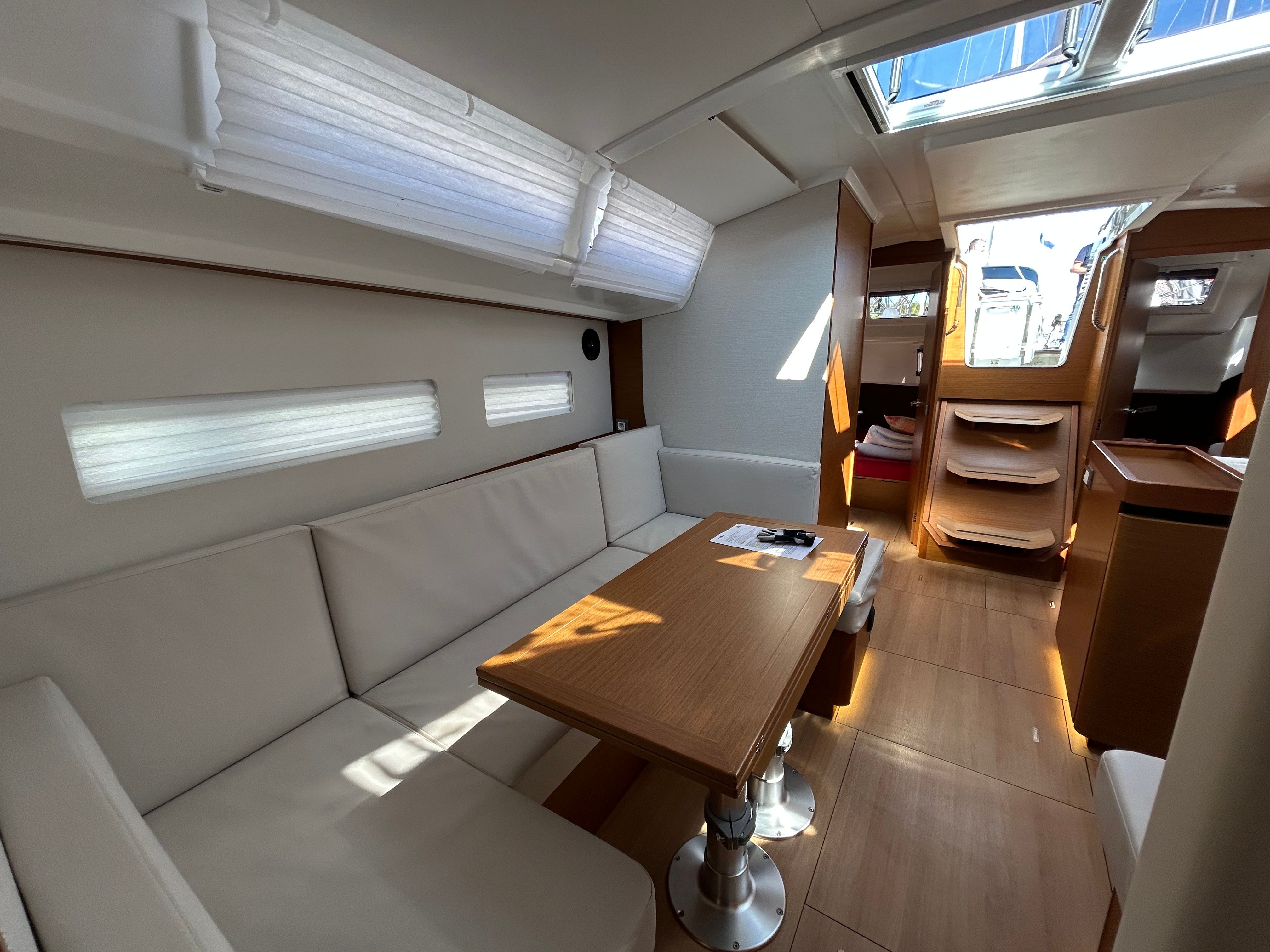 Jeanneau Sun Odyssey 410 | Magic Moments