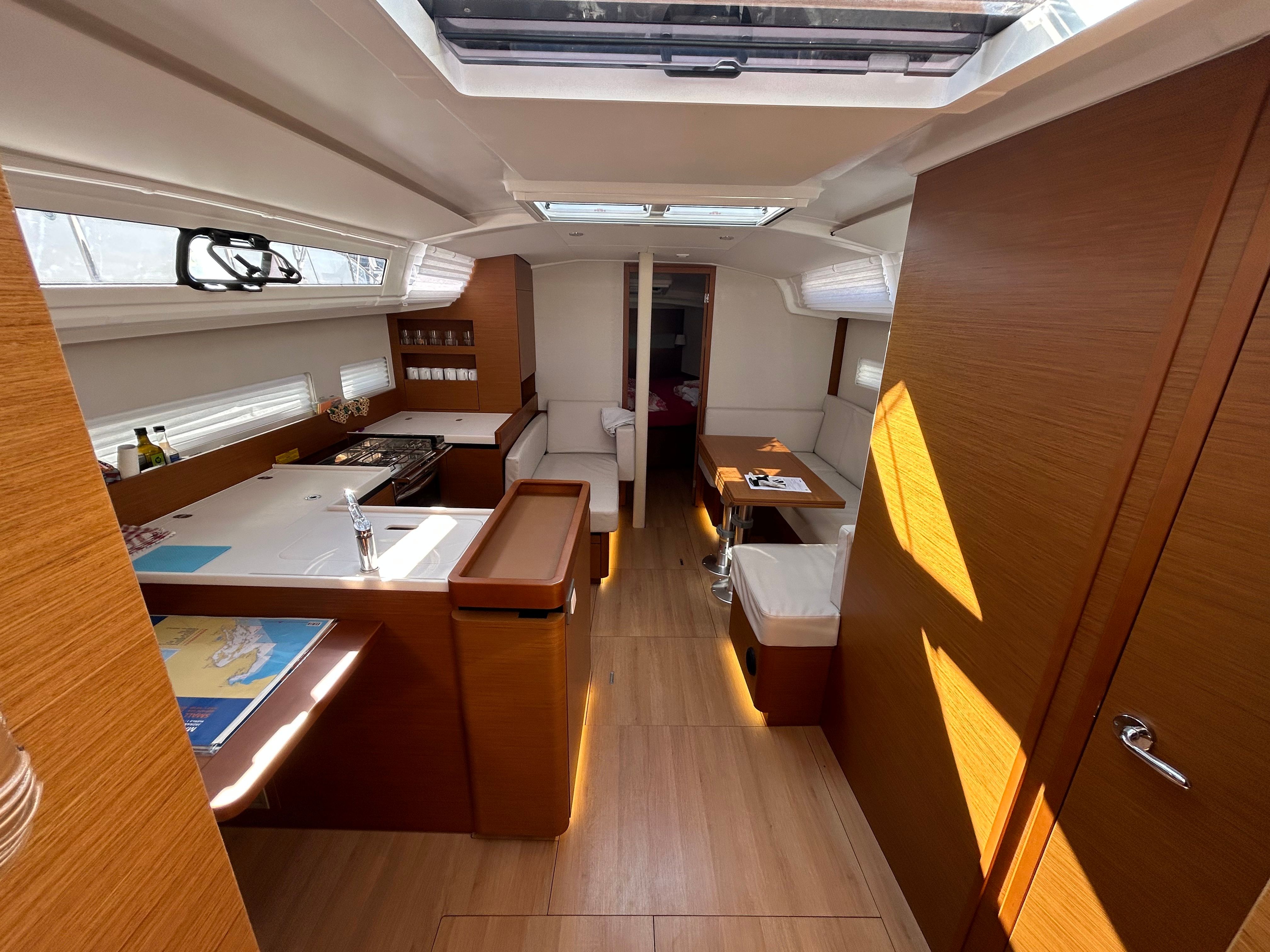 Jeanneau Sun Odyssey 410 | Magic Moments