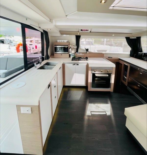 Fountaine Pajot Tanna 47 | Runny Babbit