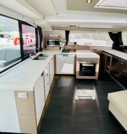Fountaine Pajot Tanna 47 | Runny Babbit