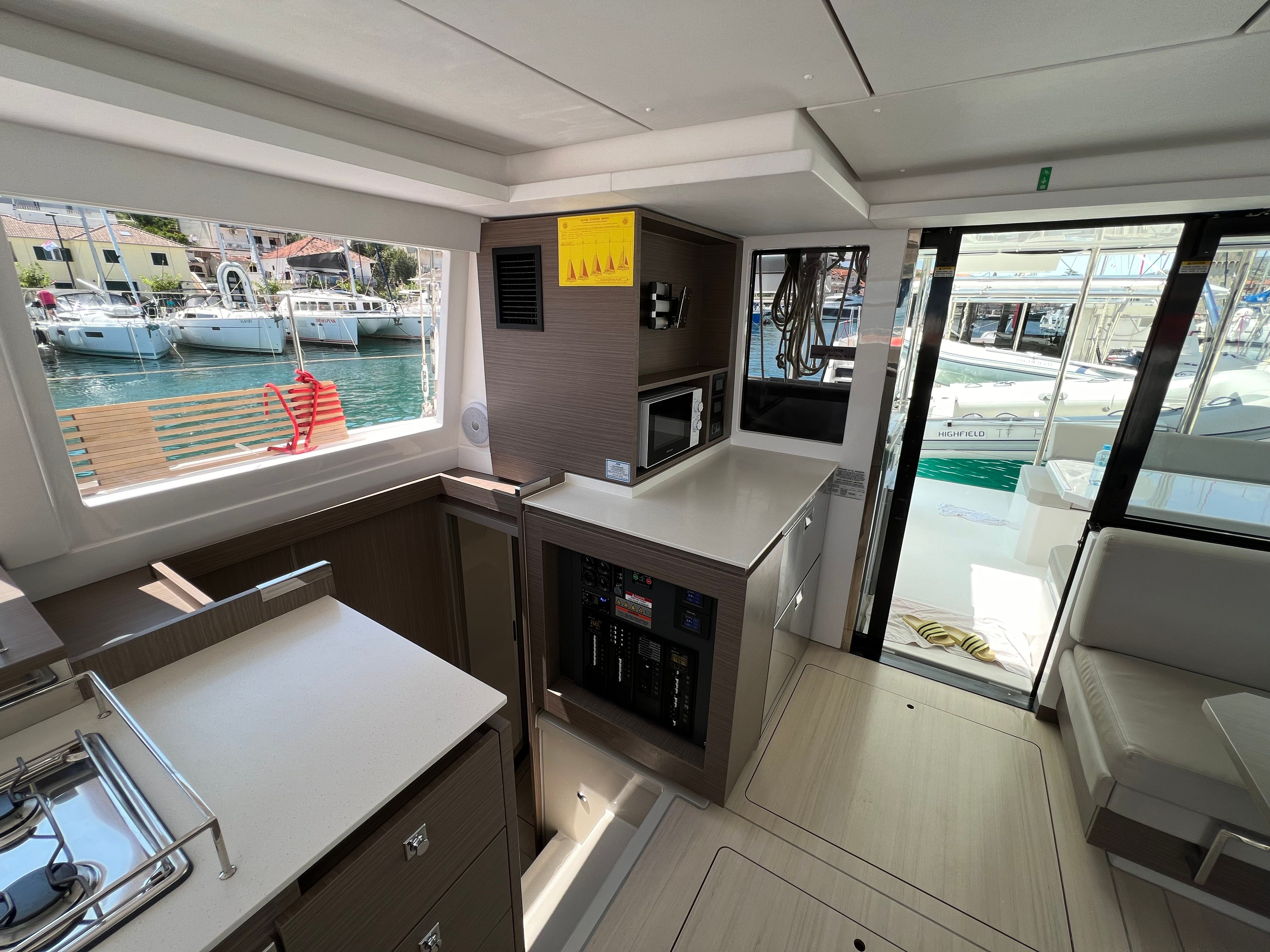 Leopard 42 | Sunsail 22