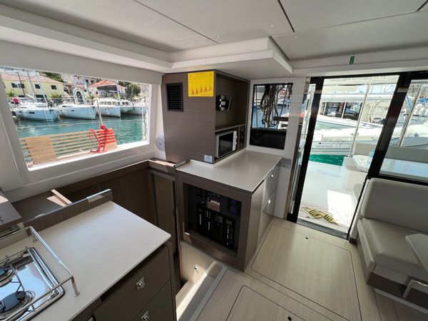 Leopard 42 | Sunsail 22