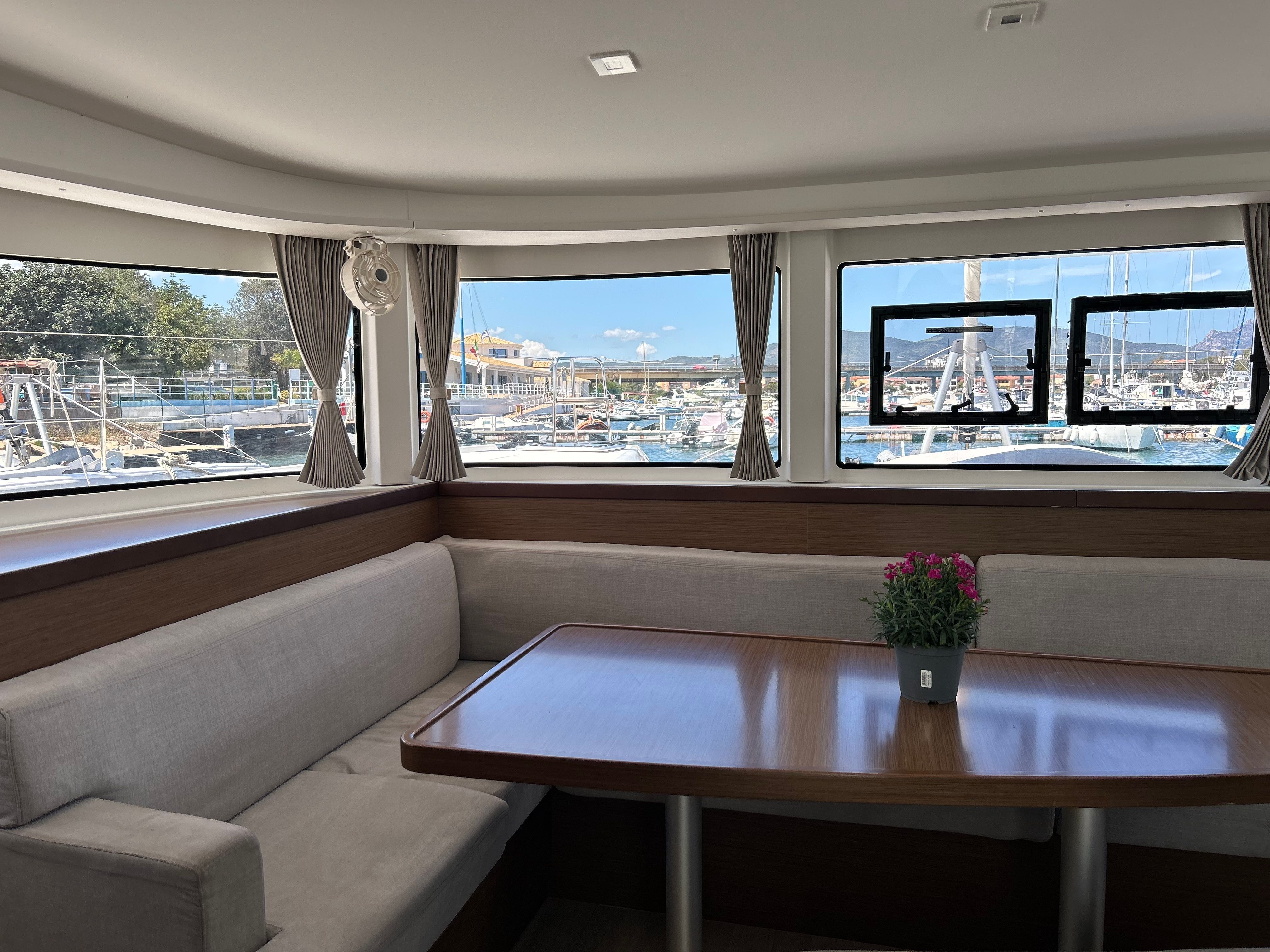 Lagoon 42 | Calendula