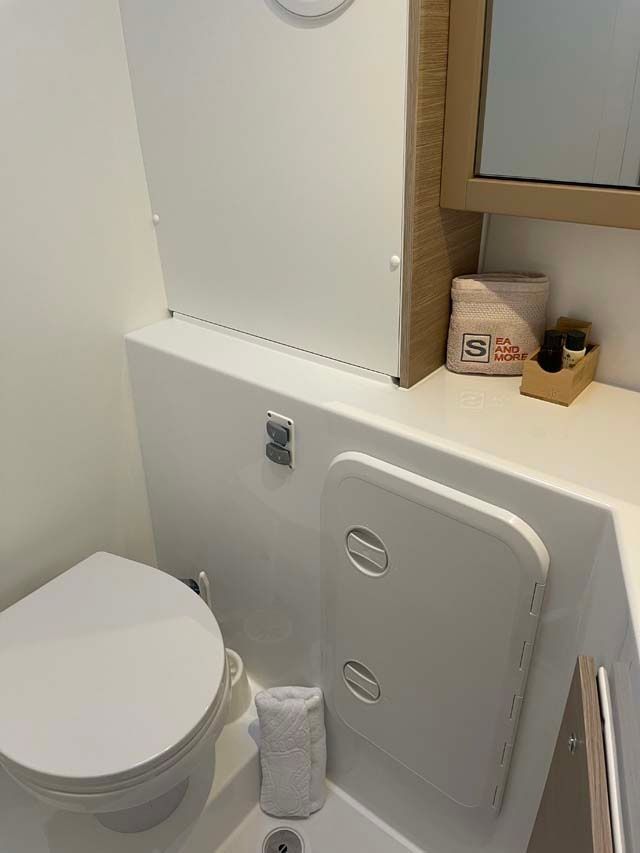 Lagoon 42 | Sailing Breeze