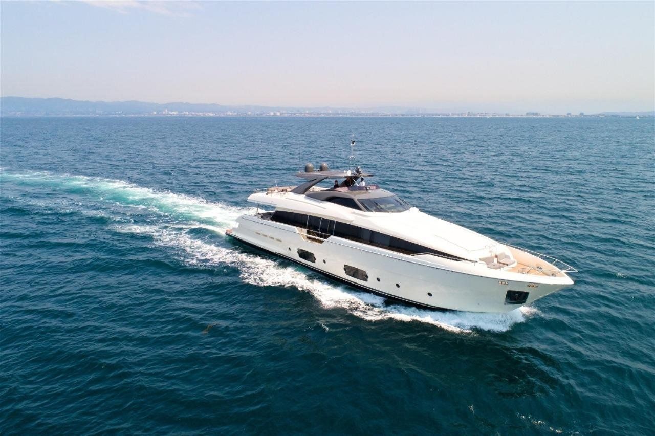 Ferretti 960 | Lontano