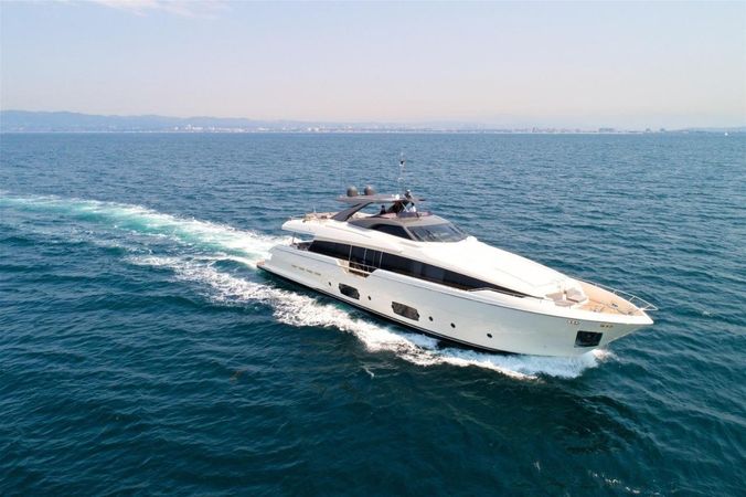 Ferretti 960 | Lontano