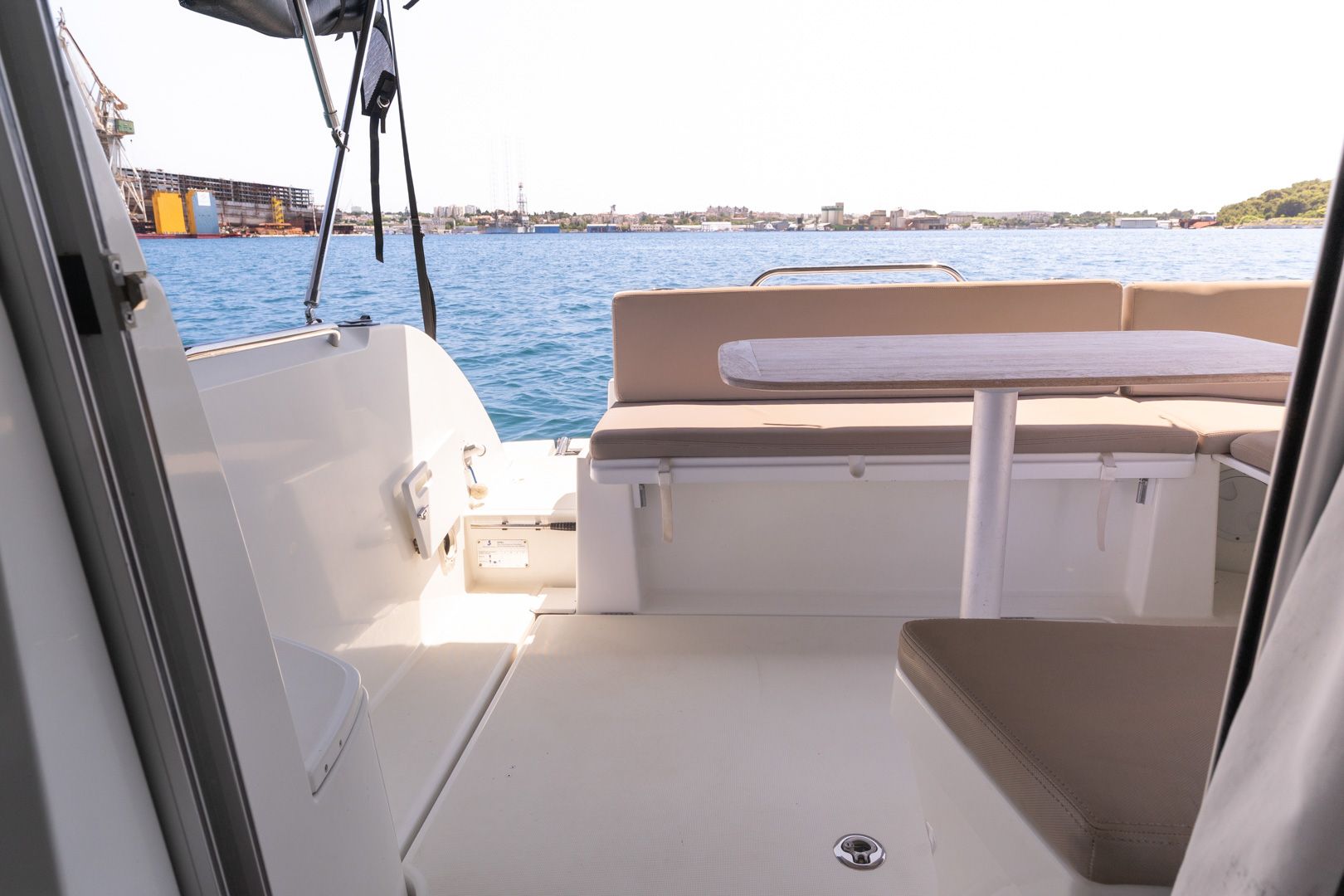 Antares 8 | Isabelle