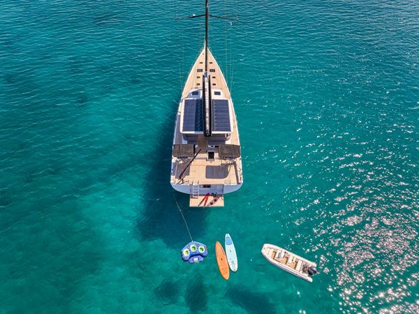 Y Yachts Y8 | Nadamas