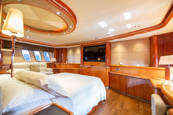 Sunseeker 82 | Martlet