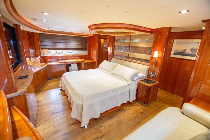 Sunseeker 82 | Martlet