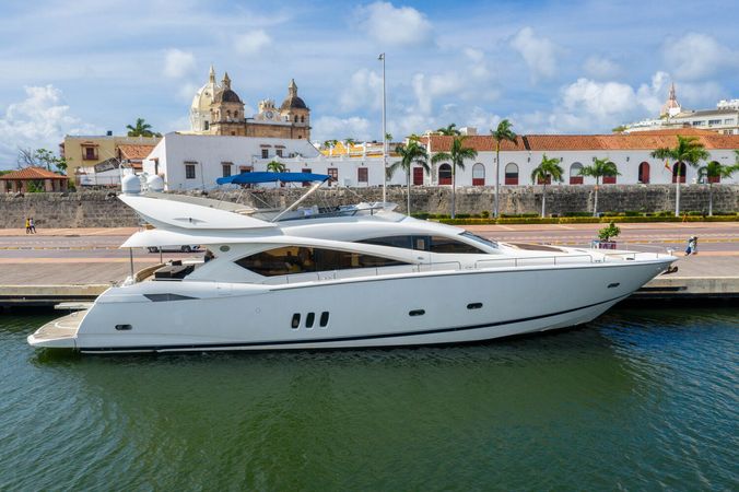 Sunseeker 82 | Martlet