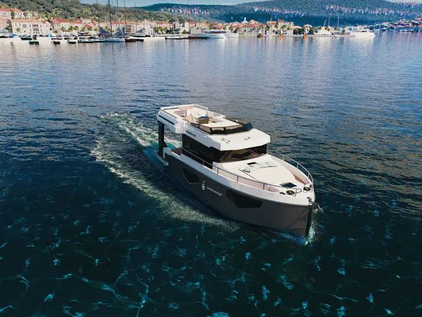 Cobra Yachts Maestro 42 | Braviera