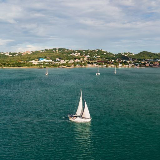 Bavaria 38 Cruiser | Wine Down
