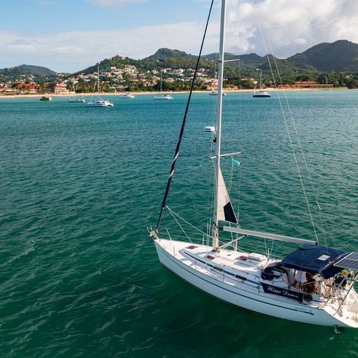 Bavaria 38 Cruiser | Wine Down