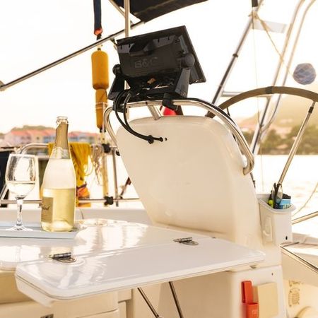 Bavaria 38 Cruiser | Wine Down