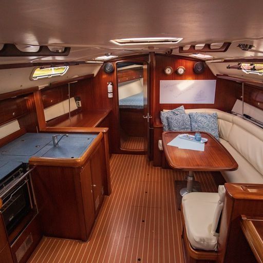 Bavaria 38 Cruiser | Wine Down
