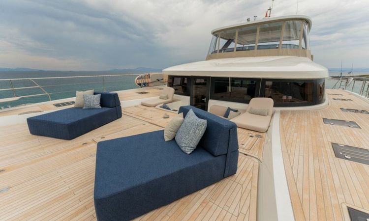 Lagoon Sixty 7 | Valium 67