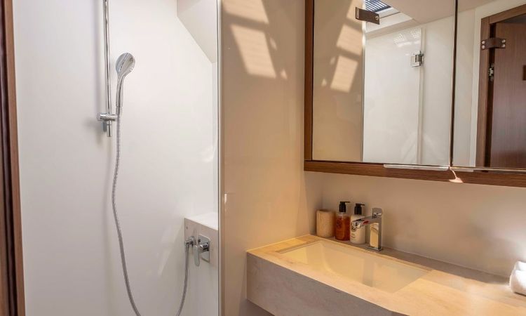 Lagoon Sixty 7 | Valium 67