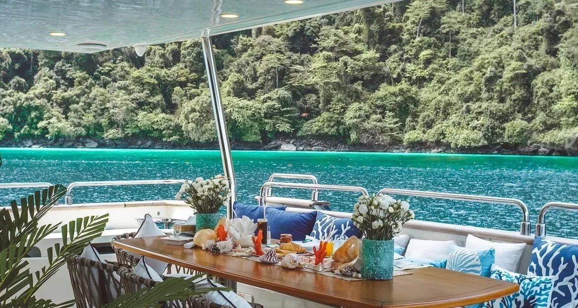 Astondoa 102 GLX | For your eyes only