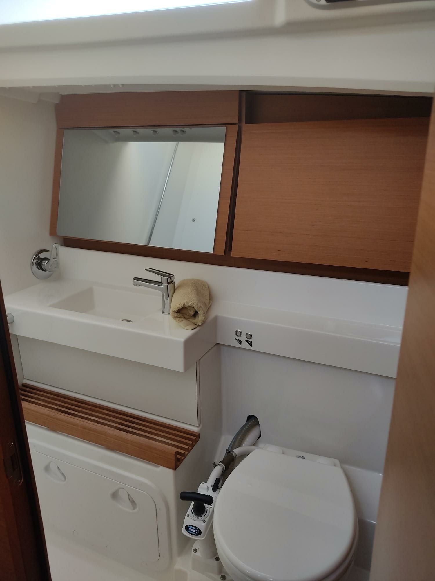 Jeanneau Sun Odyssey 440 | Corcho 15