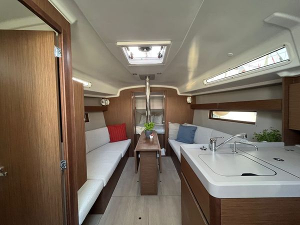 Beneteau Oceanis 34.1 | Sailing Spirit