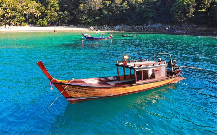 Custom Built 40 | Blue Voyage Oriental