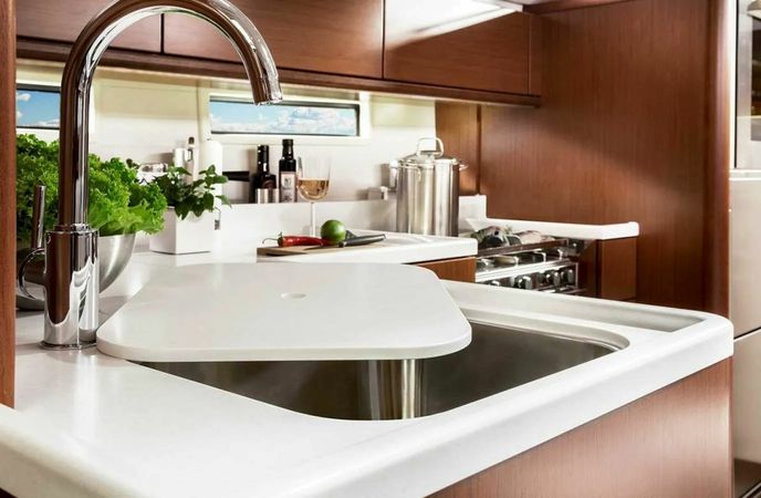 Bavaria Cruiser 46 | Atom