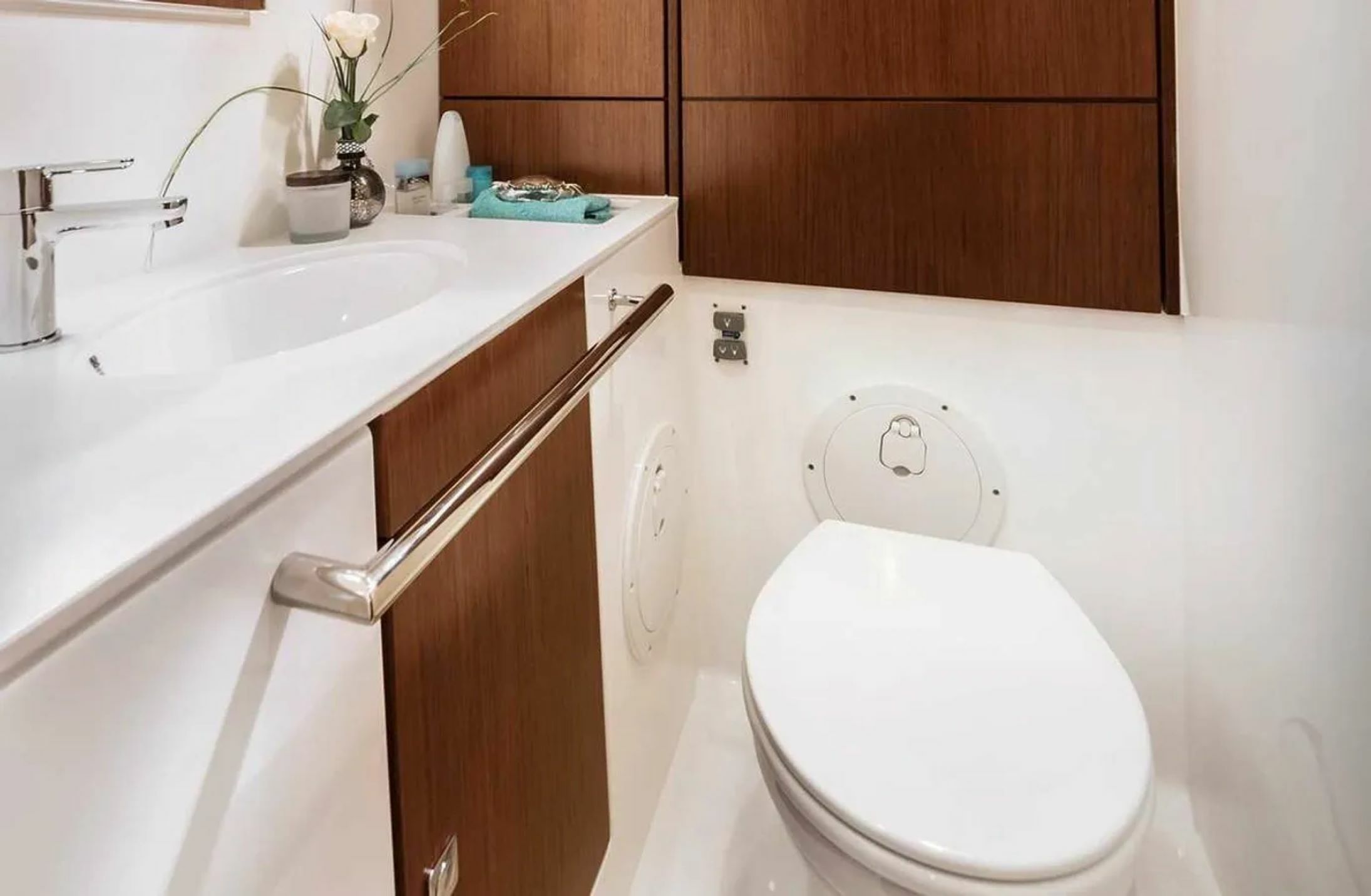 Bavaria Cruiser 46 | Atom