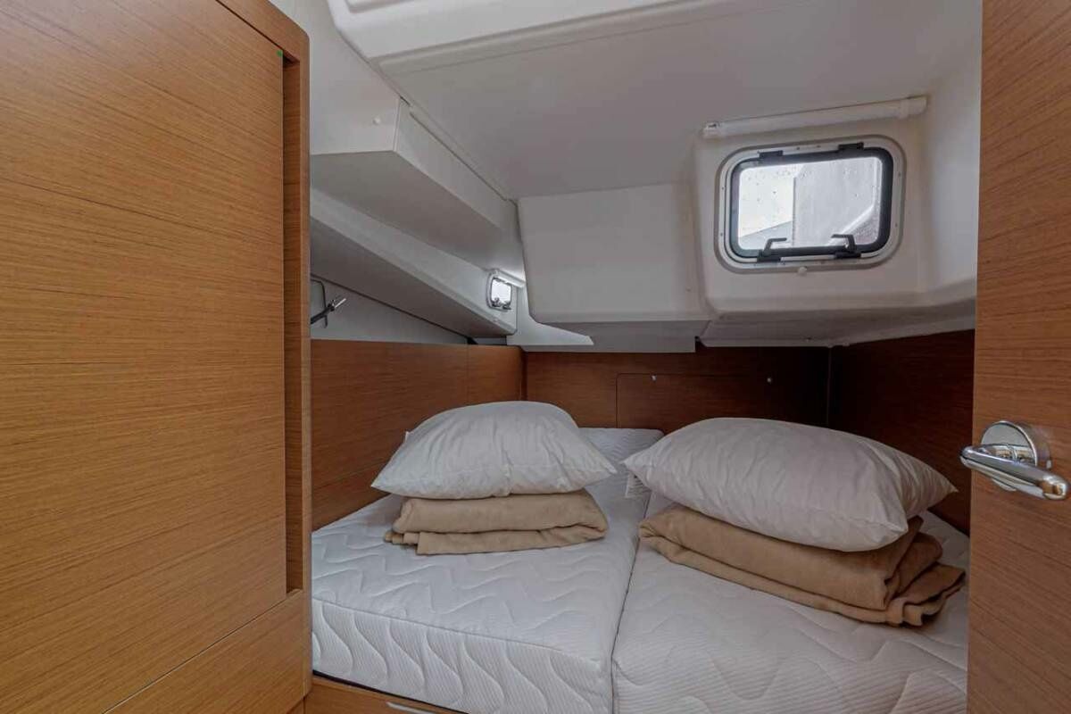 Jeanneau Sun Odyssey 440 | Mystic Blue