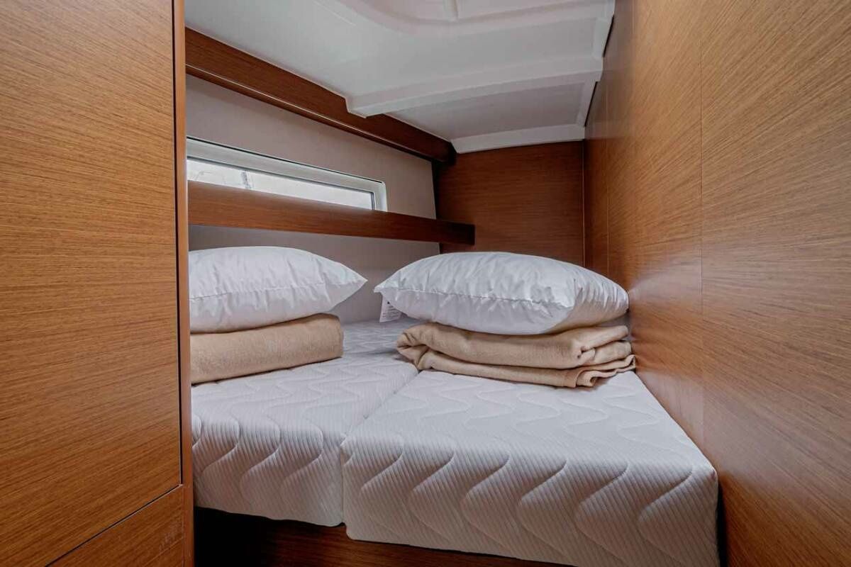 Jeanneau Sun Odyssey 440 | Mystic Blue
