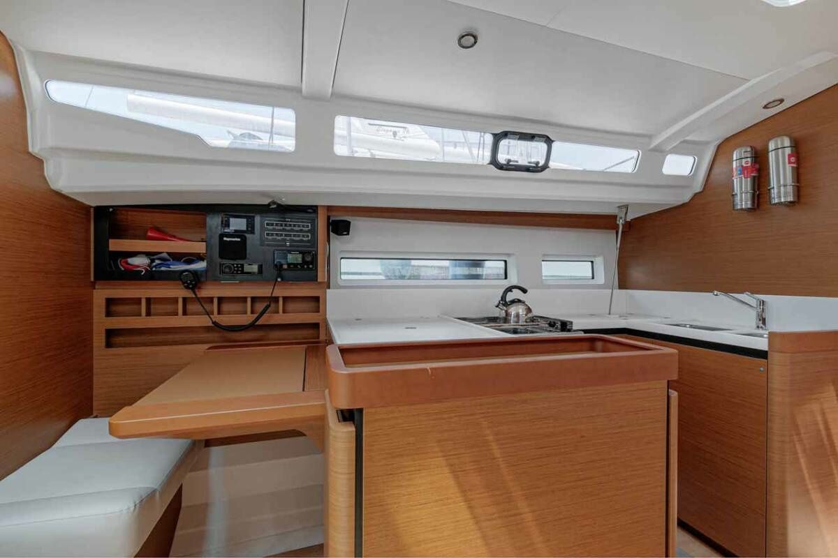Jeanneau Sun Odyssey 440 | Mystic Blue