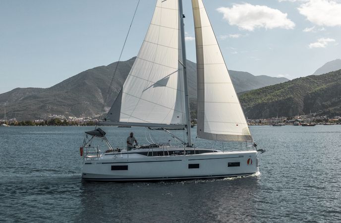 Bavaria C38 | Arinna
