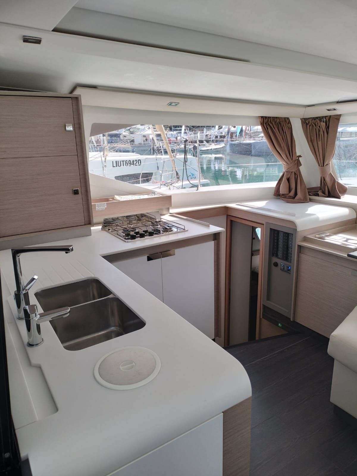 Fountaine Pajot Isla 40 | Luna