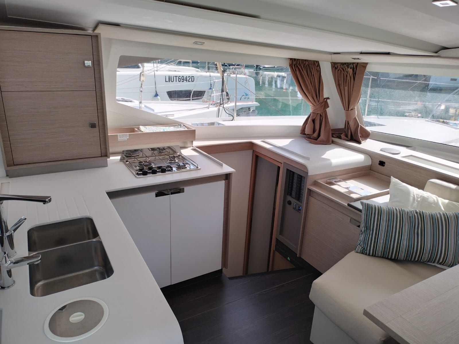 Fountaine Pajot Isla 40 | Luna