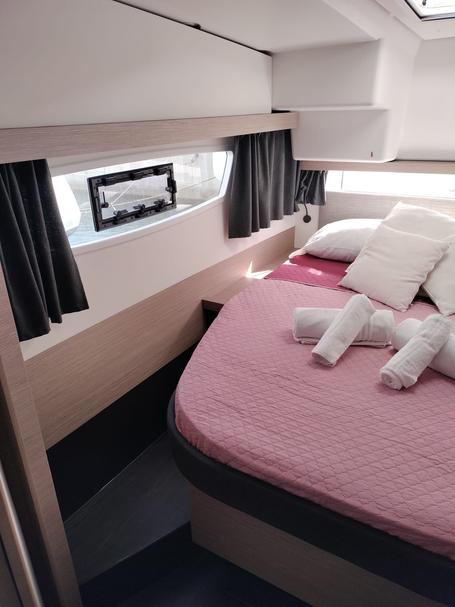 Fountaine Pajot Isla 40 | Luna