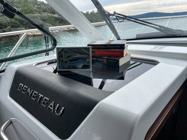 Beneteau Antares 9 | Arya