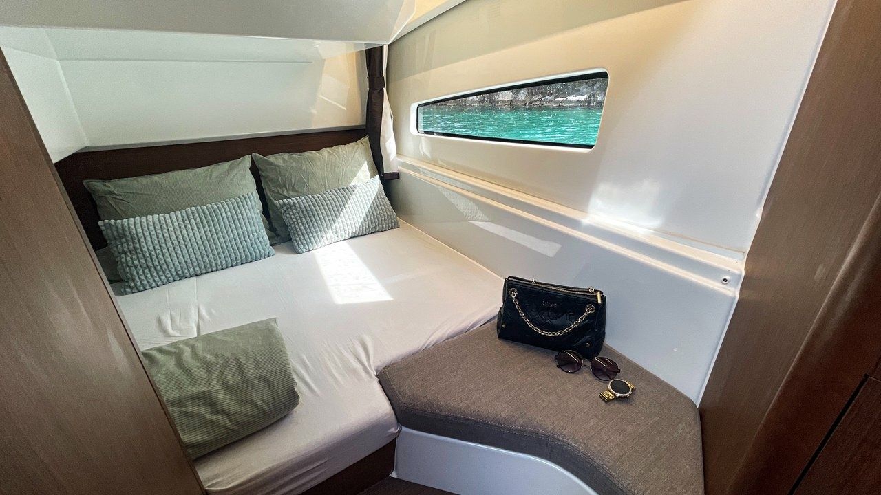 Beneteau Antares 9 | Arya