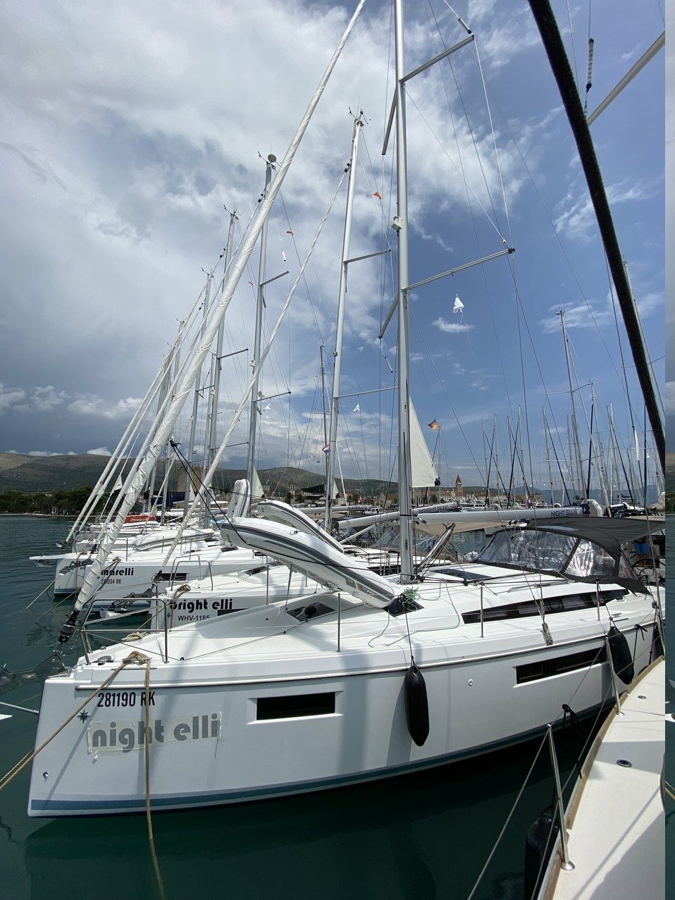 Jeanneau Sun Odyssey 410 | Night Elli