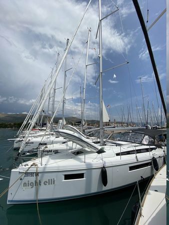 Jeanneau Sun Odyssey 410 | Night Elli