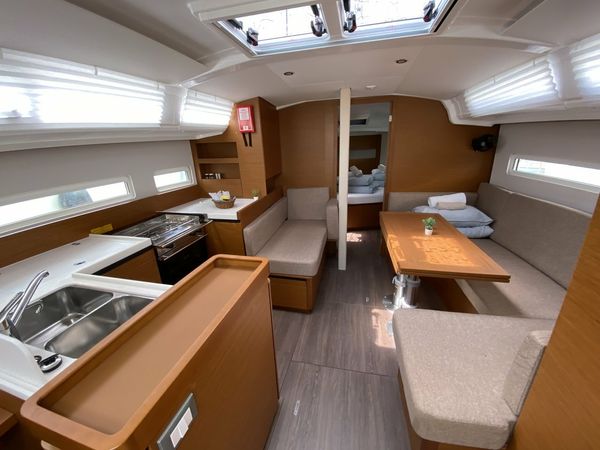 Jeanneau Sun Odyssey 410 | Night Elli