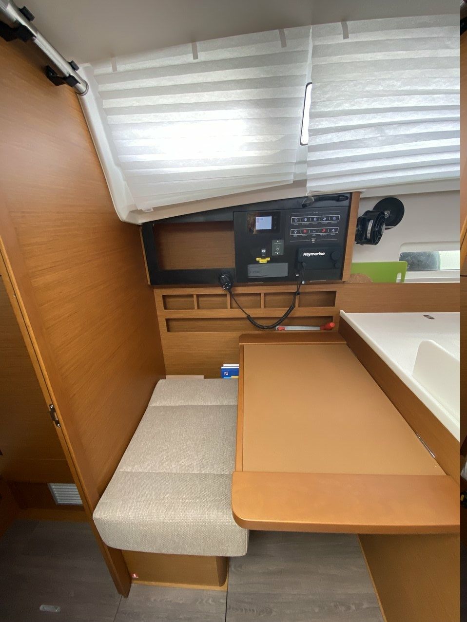 Jeanneau Sun Odyssey 410 | Night Elli