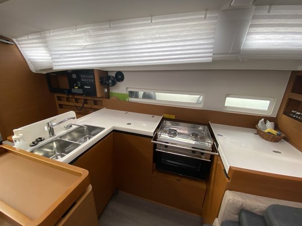 Jeanneau Sun Odyssey 410 | Night Elli