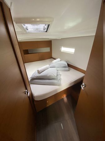 Jeanneau Sun Odyssey 410 | Night Elli