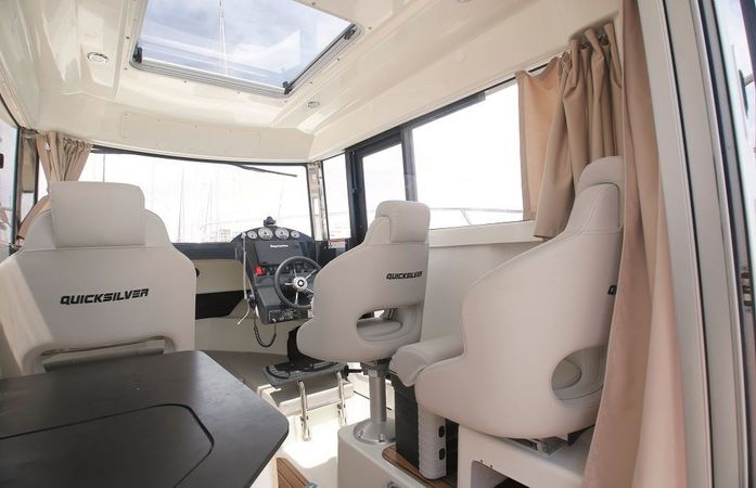Quicksilver Captur 755 Pilothouse | Papua