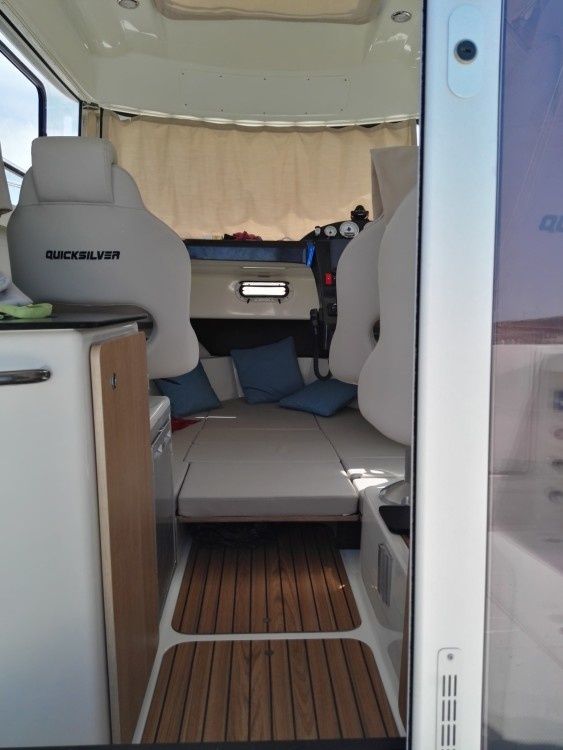 Quicksilver Captur 755 Pilothouse | Papua