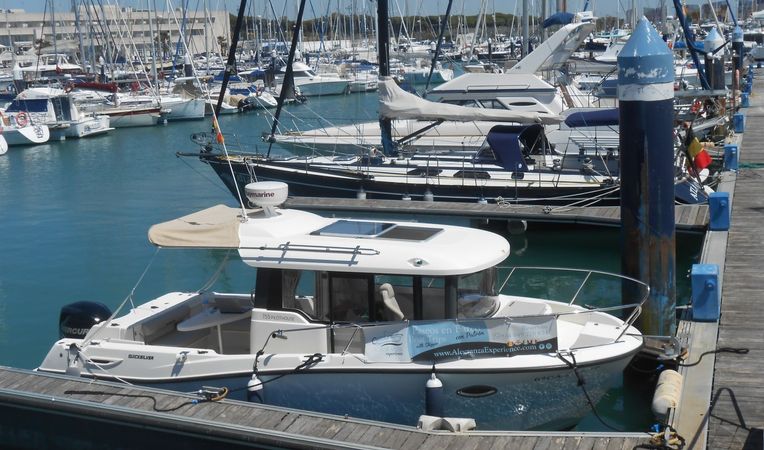 Quicksilver Captur 755 Pilothouse | Papua