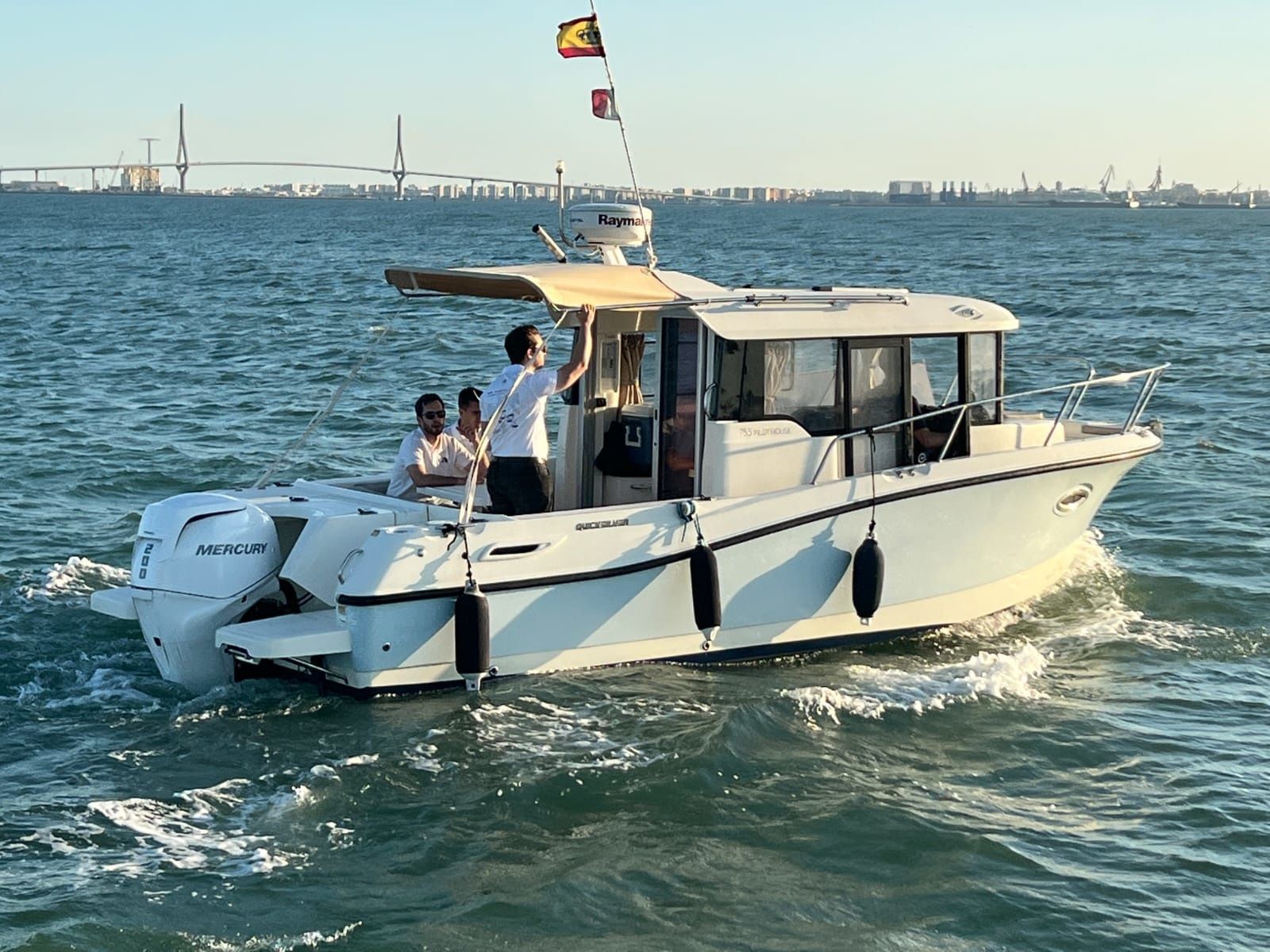 Quicksilver Captur 755 Pilothouse | Papua