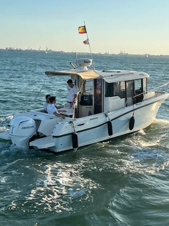 Quicksilver Captur 755 Pilothouse | Papua