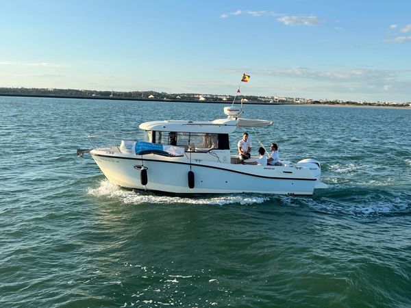 Quicksilver Captur 755 Pilothouse | Papua