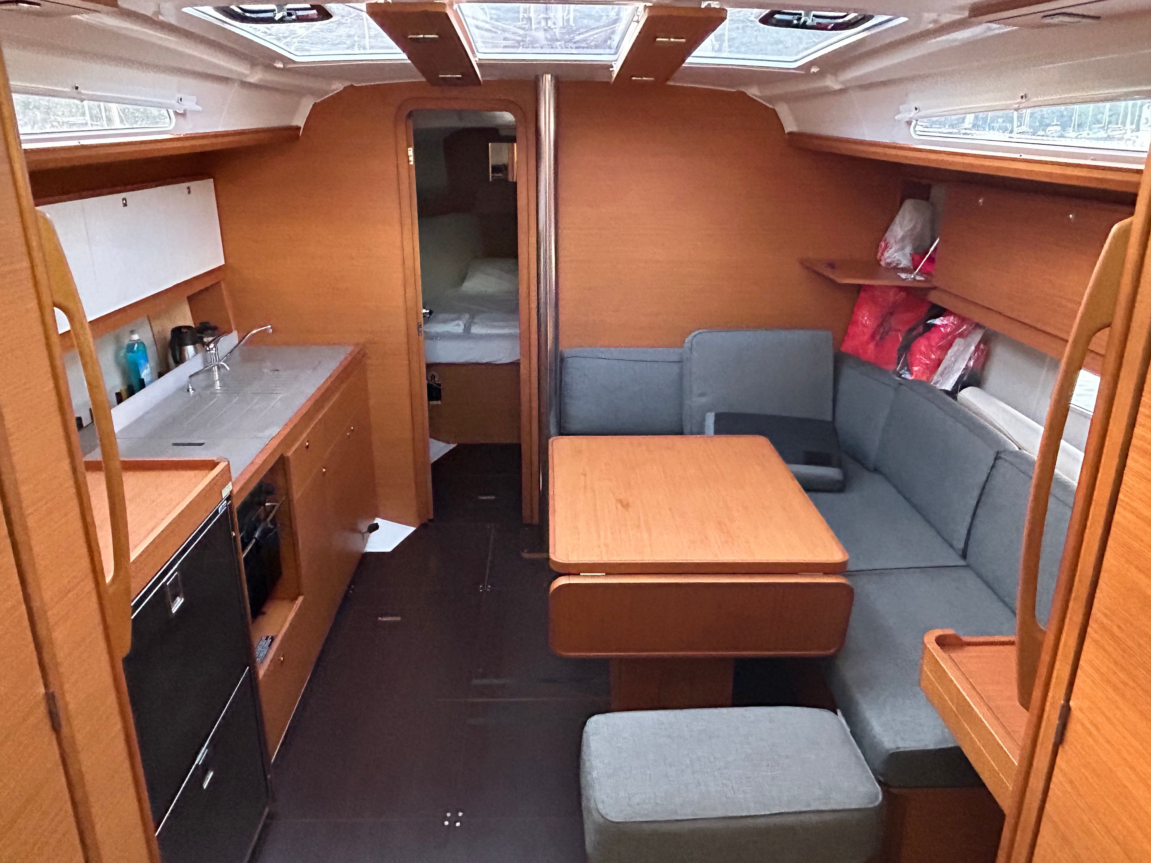 Dufour 390 | Sail Corvus